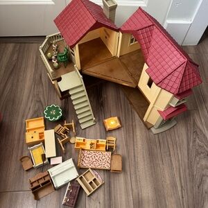 🌟 Calico Critters Sylvanian Families Beechwood Hall Dollhouse with Furniture 🌟